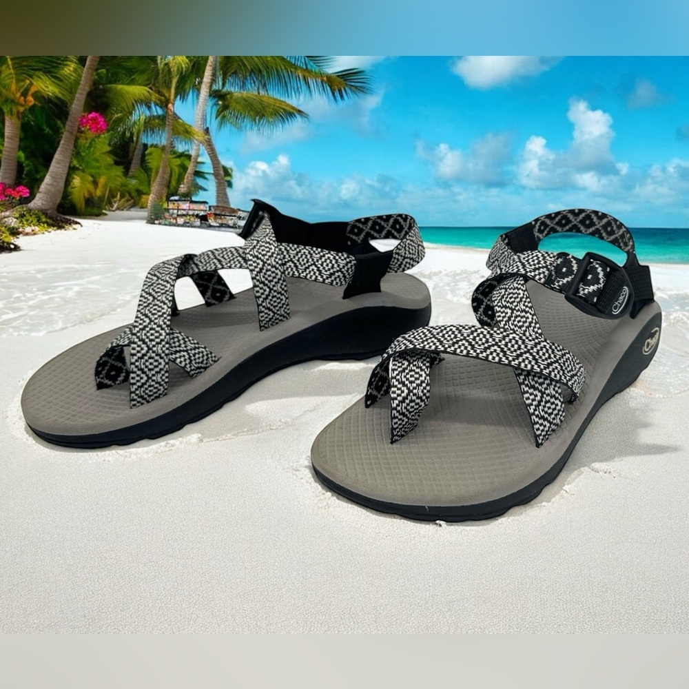 Chaco Women's Z/2 Classic Outdoor Sandal White Black Geo Pattern Womens Size 7